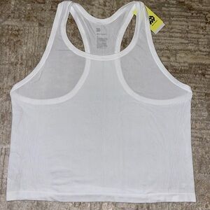 3/$15 NWT 𝐀𝐋𝐋 𝐈𝐍 𝐌𝐎𝐓𝐈𝐎𝐍 seamless racerback tank